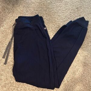 Wear figs XS Zamora jogger! Barely worn, just don’t fit!